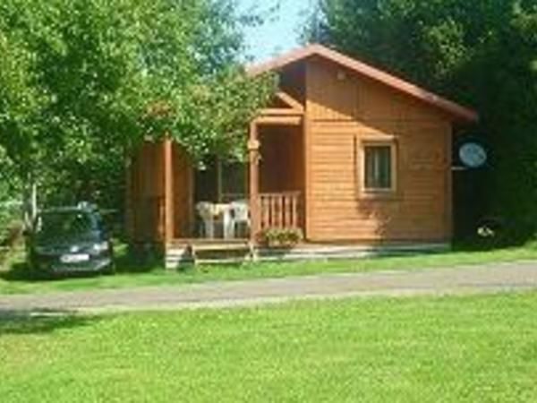 cabane du Jura à Doucier  - chalet tout confort pour des vacances au printemps, ou en été